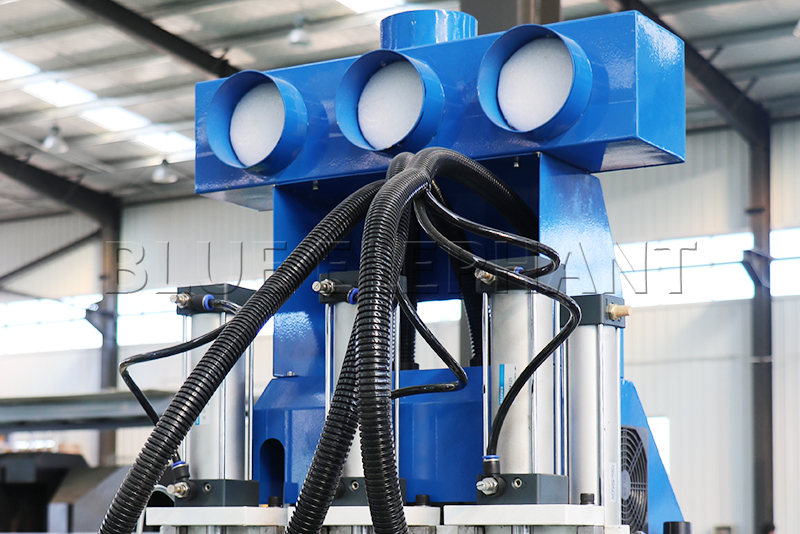 三工序數(shù)控開料機，帶旋轉(zhuǎn)軸